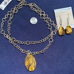 Women’s Gold-Tone Tiger Eye Pendant Necklace and Earrings Set